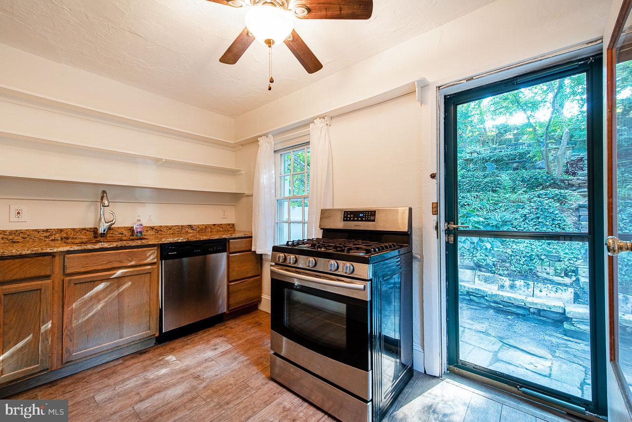 71 West Rose Valley Road Wallingford, PA 19086 - Photo 10 of 36 Kitchen with access to courtyard