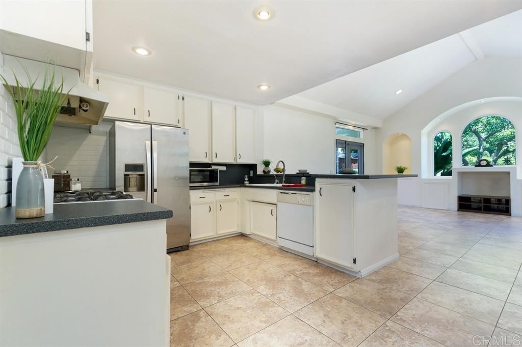 677 Gretchen Road Chula Vista, CA 91910 - Photo 2 of 10