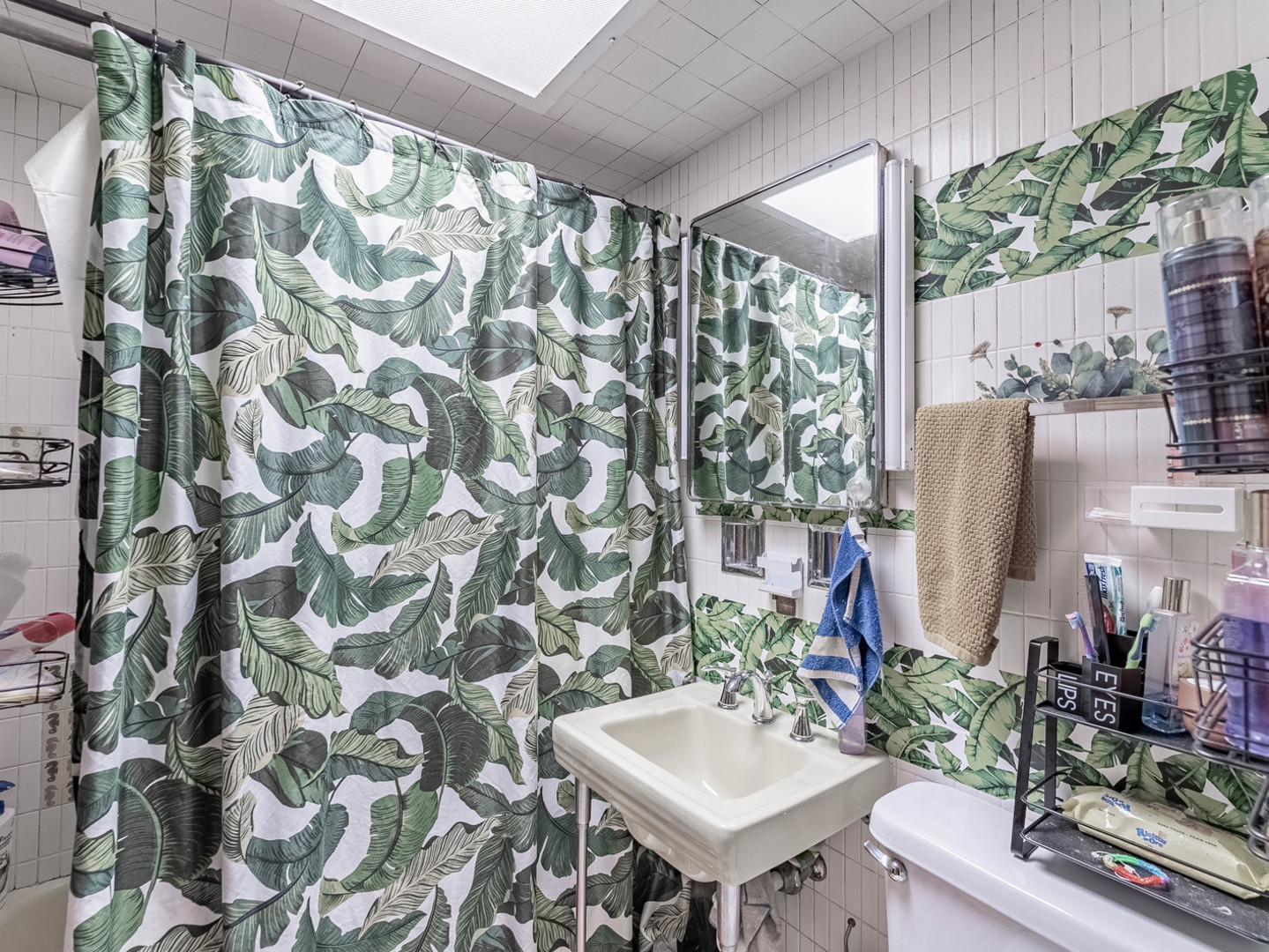3847 Euclid Avenue Berwyn, IL 60402 - Photo 11 of 32 a bathroom with a sink and a mirror