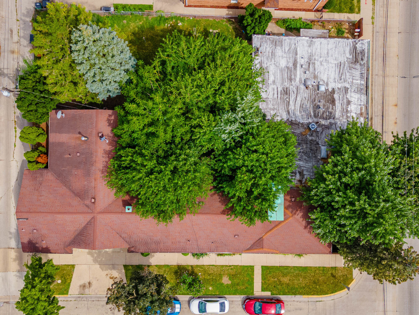 3847 Euclid Avenue Berwyn, IL 60402 - Photo 28 of 32 an aerial view of a house with a garden and yard