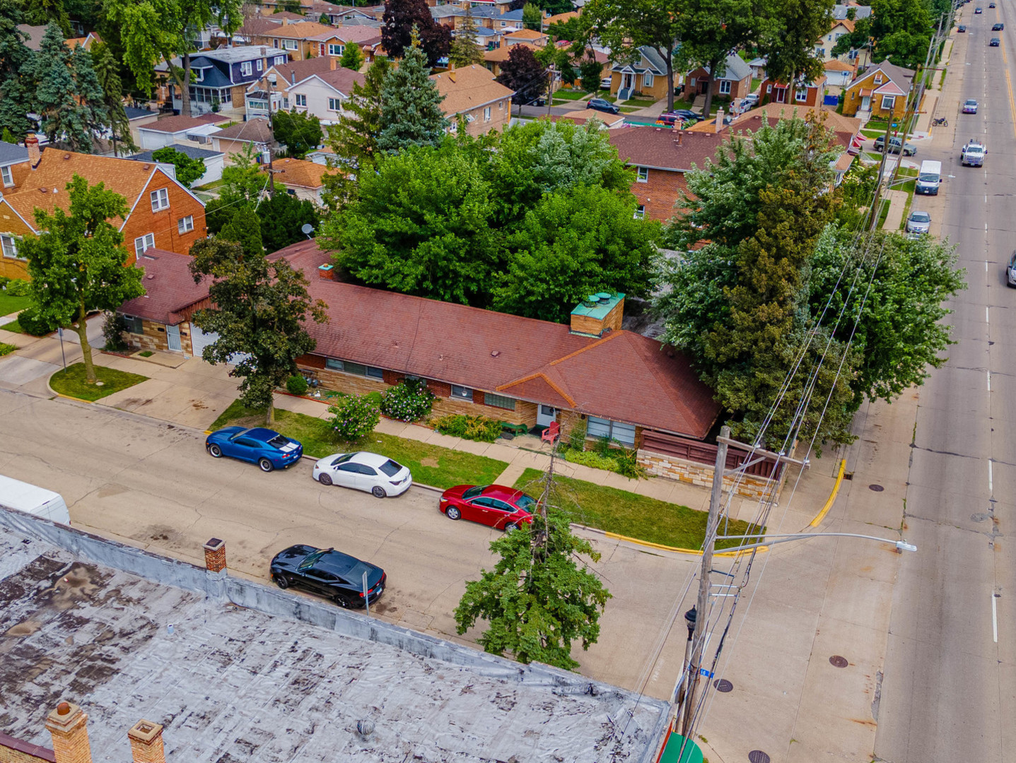 3847 Euclid Avenue Berwyn, IL 60402 - Photo 29 of 32 an aerial view of a house with a garden