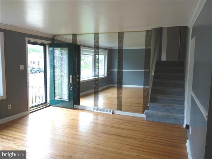 24 Story Road Aston, PA 19014 - Photo 2 of 17 Living Room