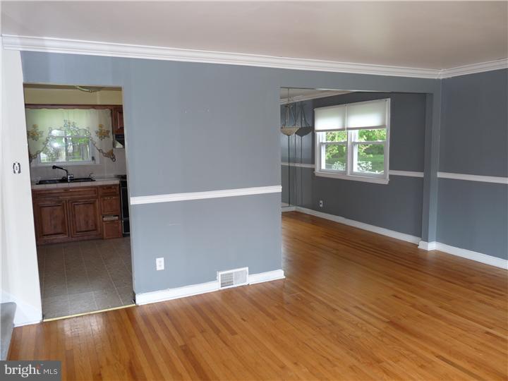 24 Story Road Aston, PA 19014 - Photo 3 of 17 Living Room