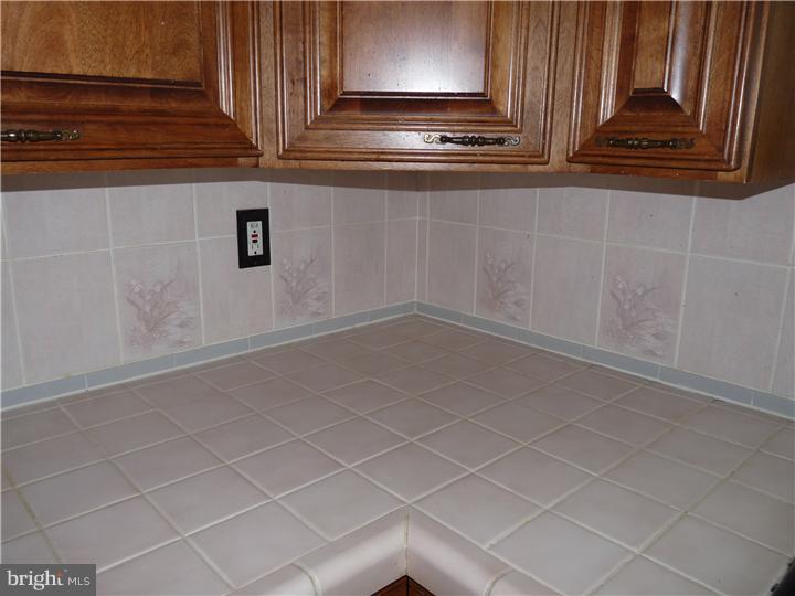 24 Story Road Aston, PA 19014 - Photo 6 of 17 Kitchen