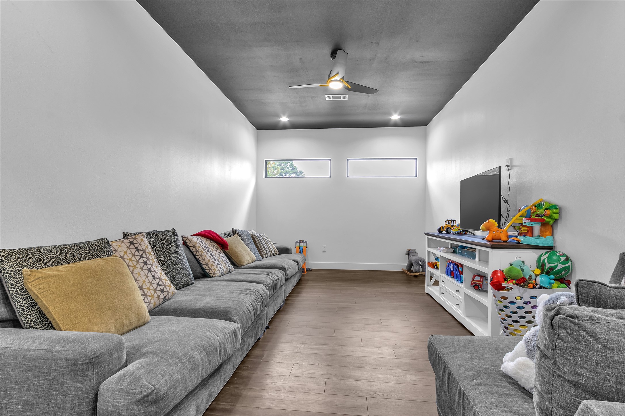 15406 Torry Pines Road Houston, TX 77062 - Photo 16 of 50 a living room with furniture and a couch