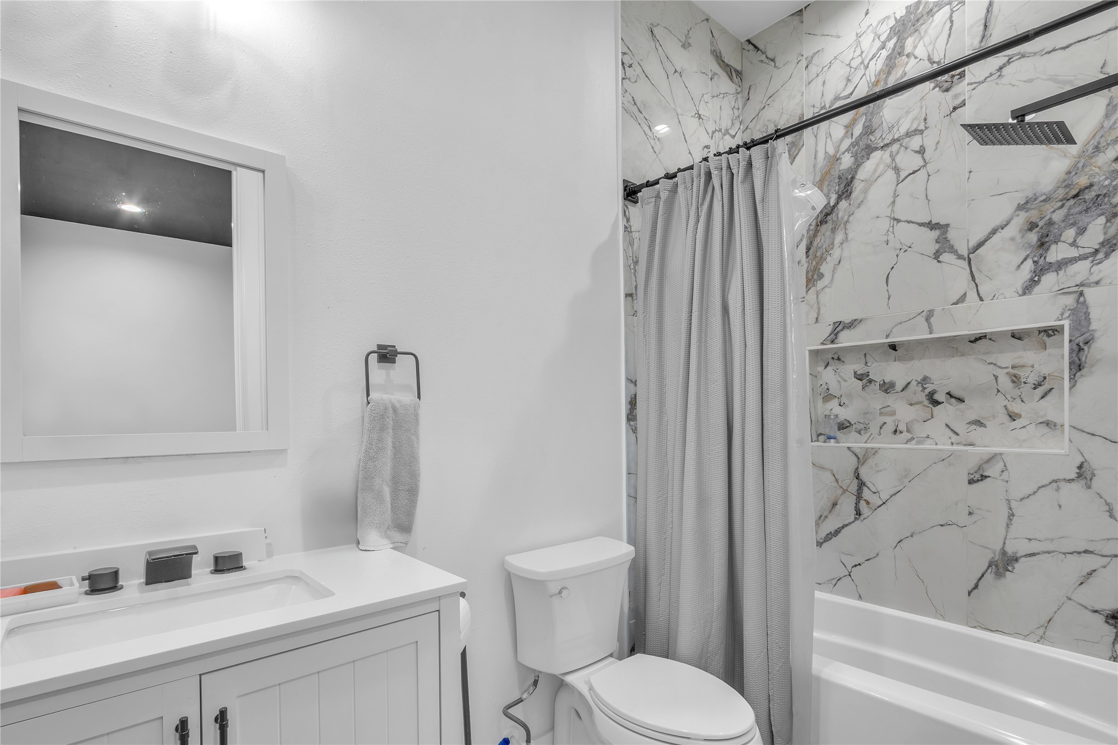 15406 Torry Pines Road Houston, TX 77062 - Photo 31 of 50 a bathroom with a sink toilet and shower