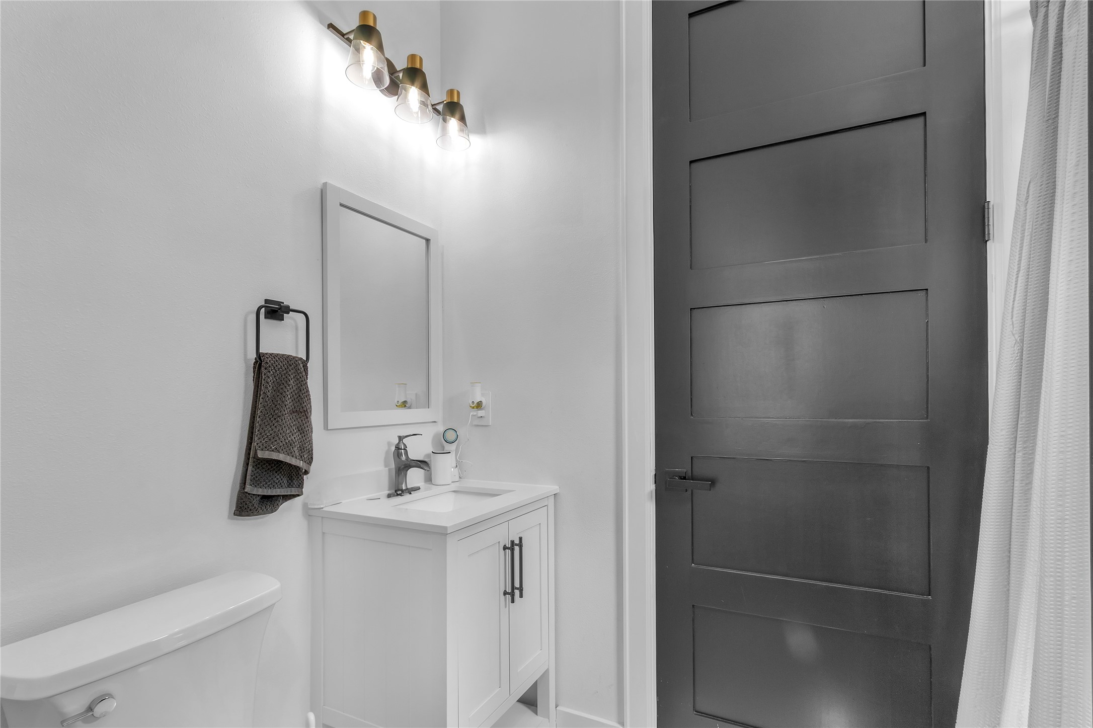 15406 Torry Pines Road Houston, TX 77062 - Photo 39 of 50 a bathroom with a sink and mirror