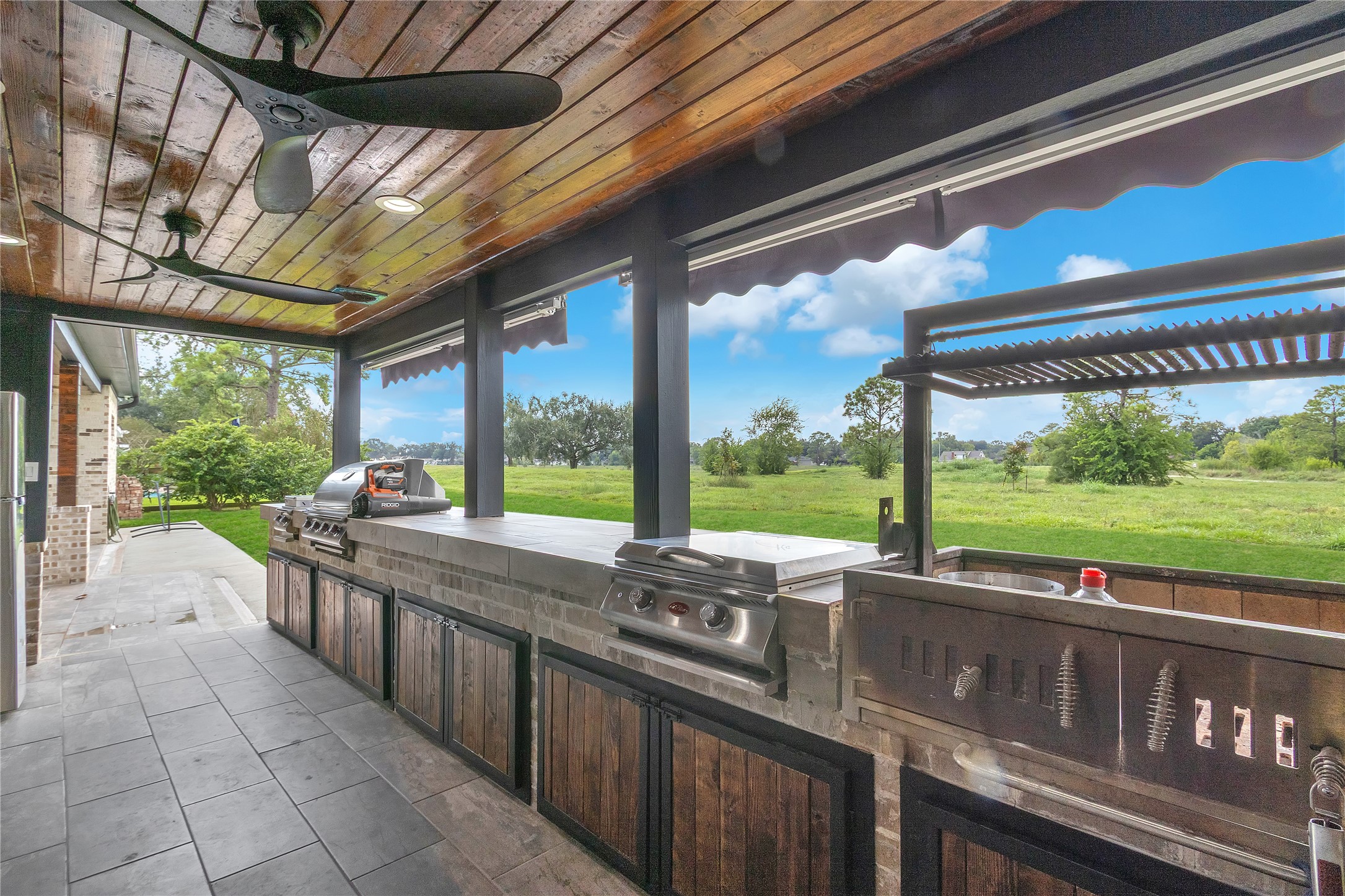 15406 Torry Pines Road Houston, TX 77062 - Photo 44 of 50 a open kitchen with a large window
