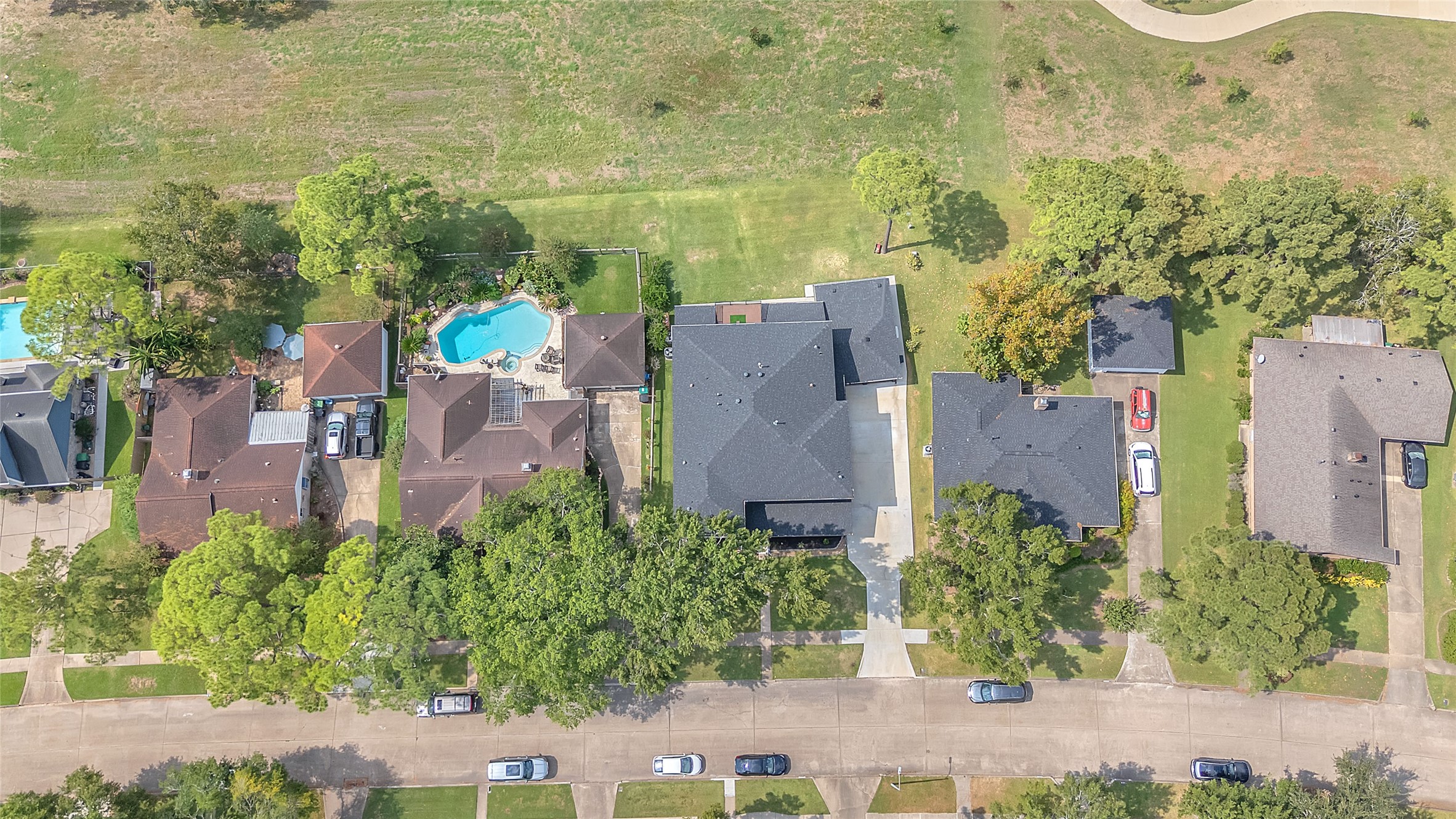 15406 Torry Pines Road Houston, TX 77062 - Photo 46 of 50 an aerial view of a house with a yard