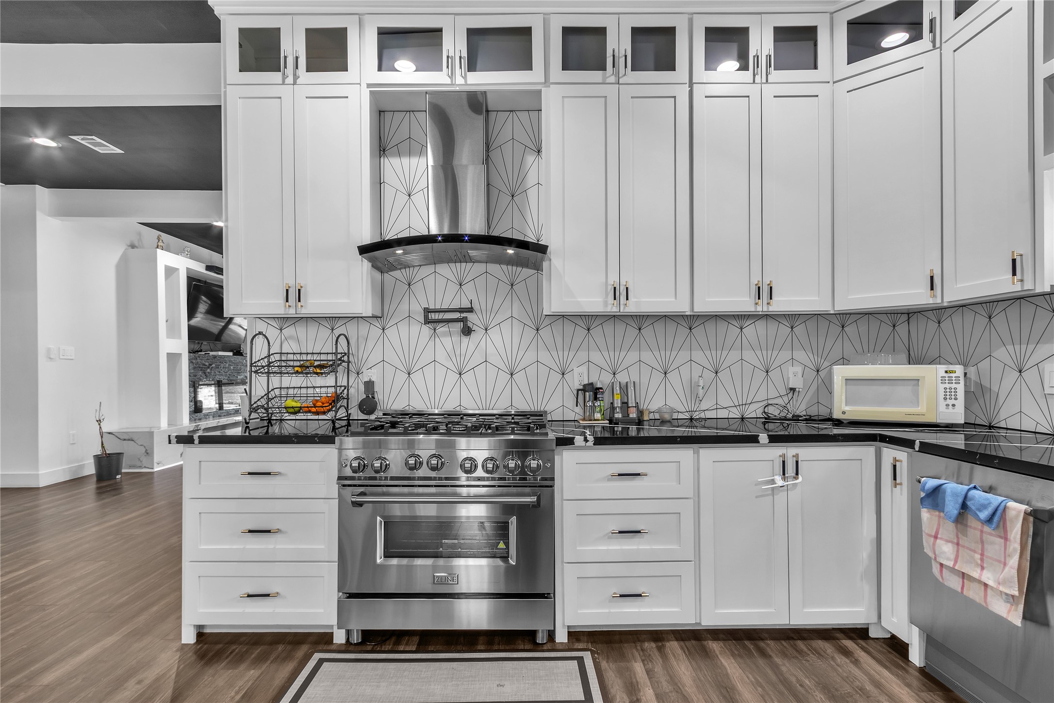 15406 Torry Pines Road Houston, TX 77062 - Photo 8 of 50 a kitchen with stainless steel appliances granite countertop a stove and a white cabinets