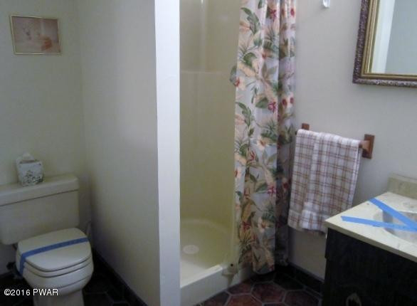 101 Perch Road Lackawaxen, PA 18435 - Photo 31 of 31 31 BATHROOM 2 (600x450)