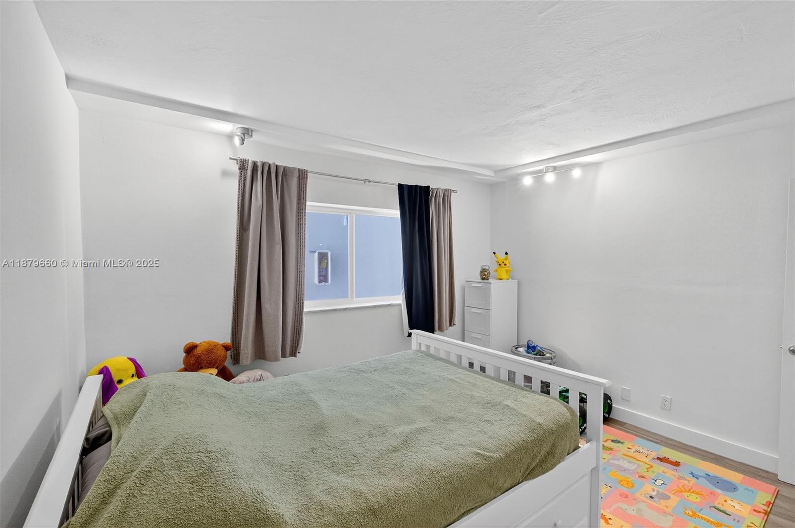 240 Galen Drive, Unit 207 Key Biscayne, FL 33149 - Photo 14 of 21 a bedroom with a bed and a window