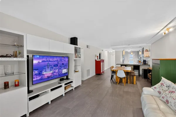 $660,000 | 240 Galen Drive, Unit 207, Key Biscayne, FL 33149