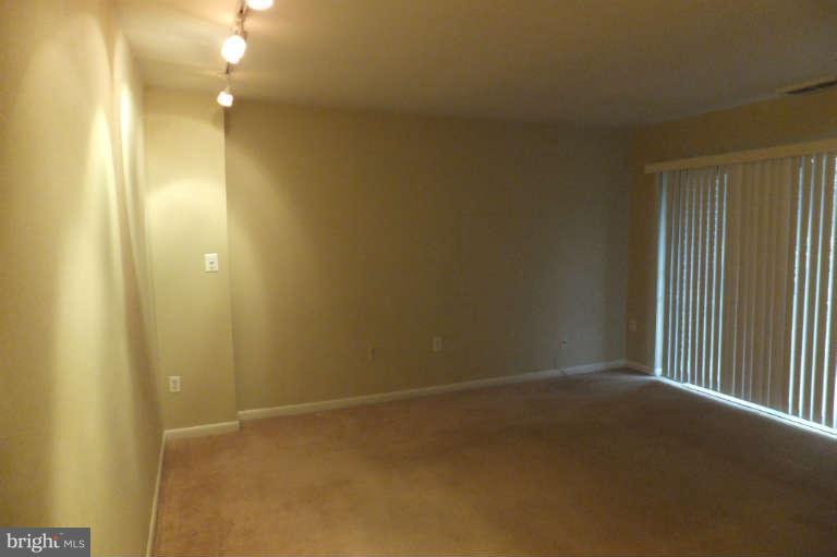 17803 Buehler Road, Unit 1J Olney, MD 20832 - Photo 12 of 30 Living Room