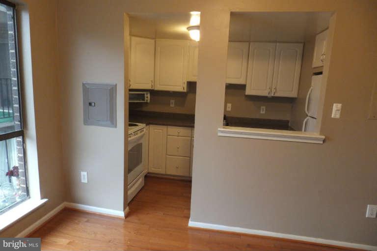 17803 Buehler Road, Unit 1J Olney, MD 20832 - Photo 3 of 30 Kitchen