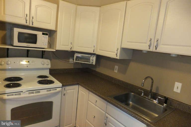 17803 Buehler Road, Unit 1J Olney, MD 20832 - Photo 4 of 30 Kitchen