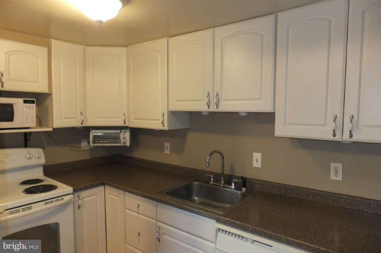17803 Buehler Road, Unit 1J Olney, MD 20832 - Photo 6 of 30 Kitchen