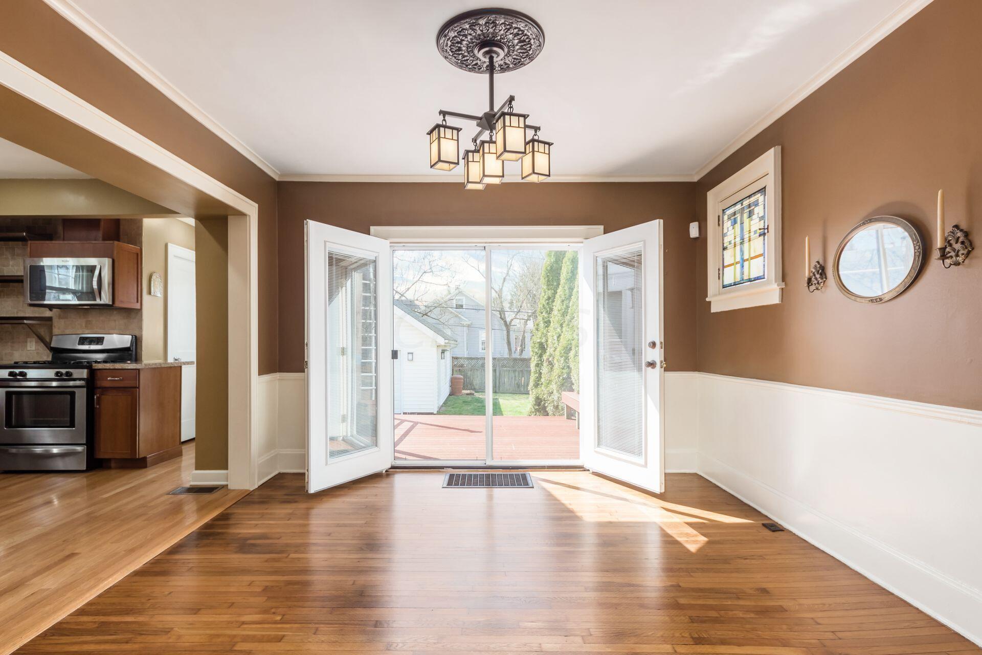 225 Chatham Road Columbus, OH 43214 - Photo 12 of 41 Dining Room Doors Open to Deck