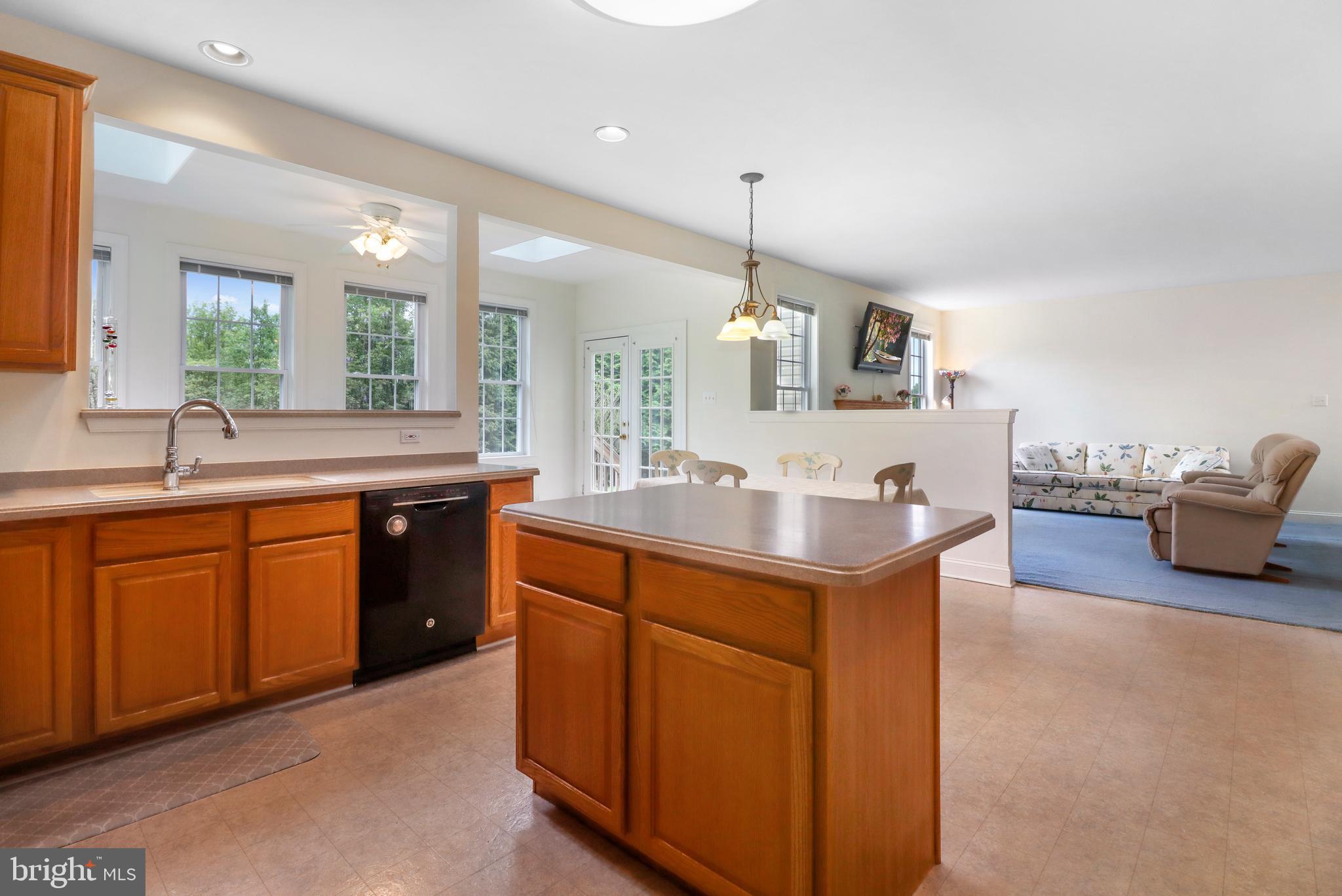 32 Compton Drive East Windsor, NJ 08520 - Photo 39 of 97 Kitchen