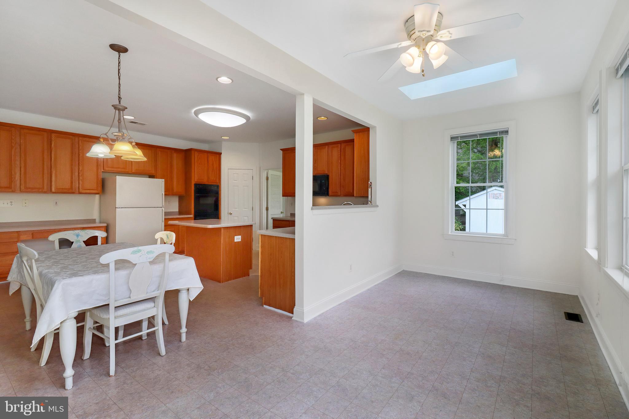 32 Compton Drive East Windsor, NJ 08520 - Photo 43 of 97 Kitchen