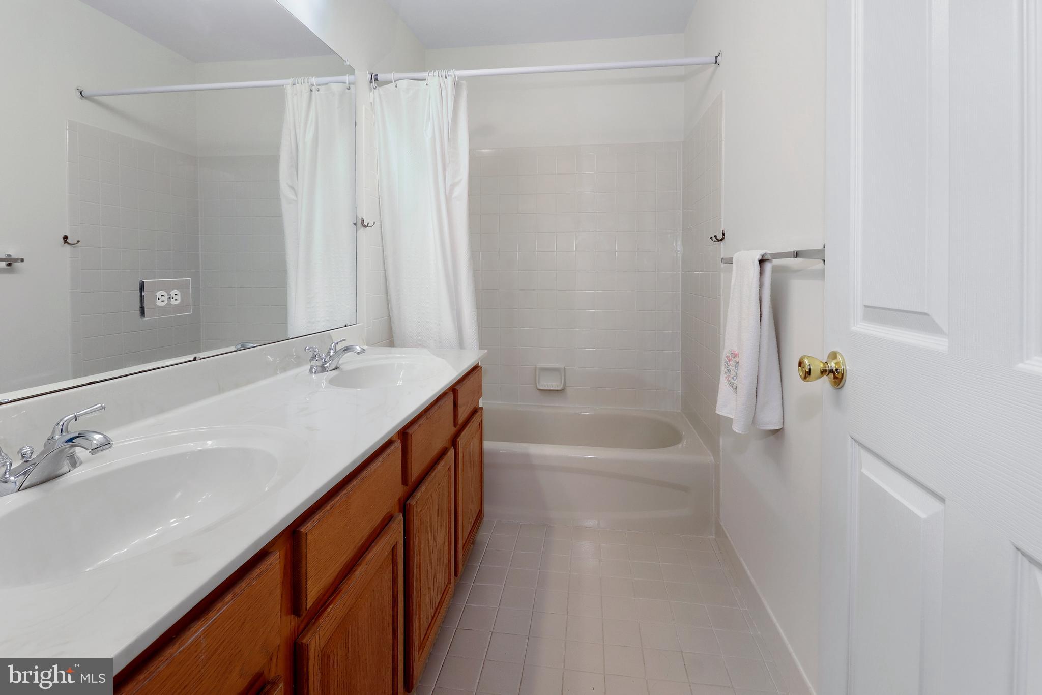 32 Compton Drive East Windsor, NJ 08520 - Photo 62 of 97 2nd Floor Full Bath