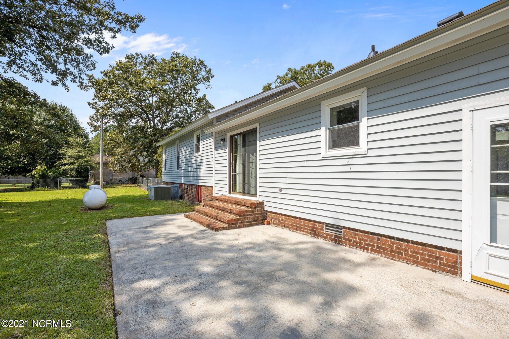 5606 Edith Road Ayden, NC 28513 - Photo 9 of 31 15-web-or-mls-IMGL8596