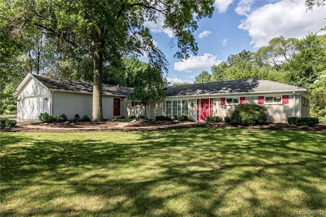 32740 Raphael Road Farmington, MI 48336 - Photo 3 of 36 32740 Raphael-1.jpg