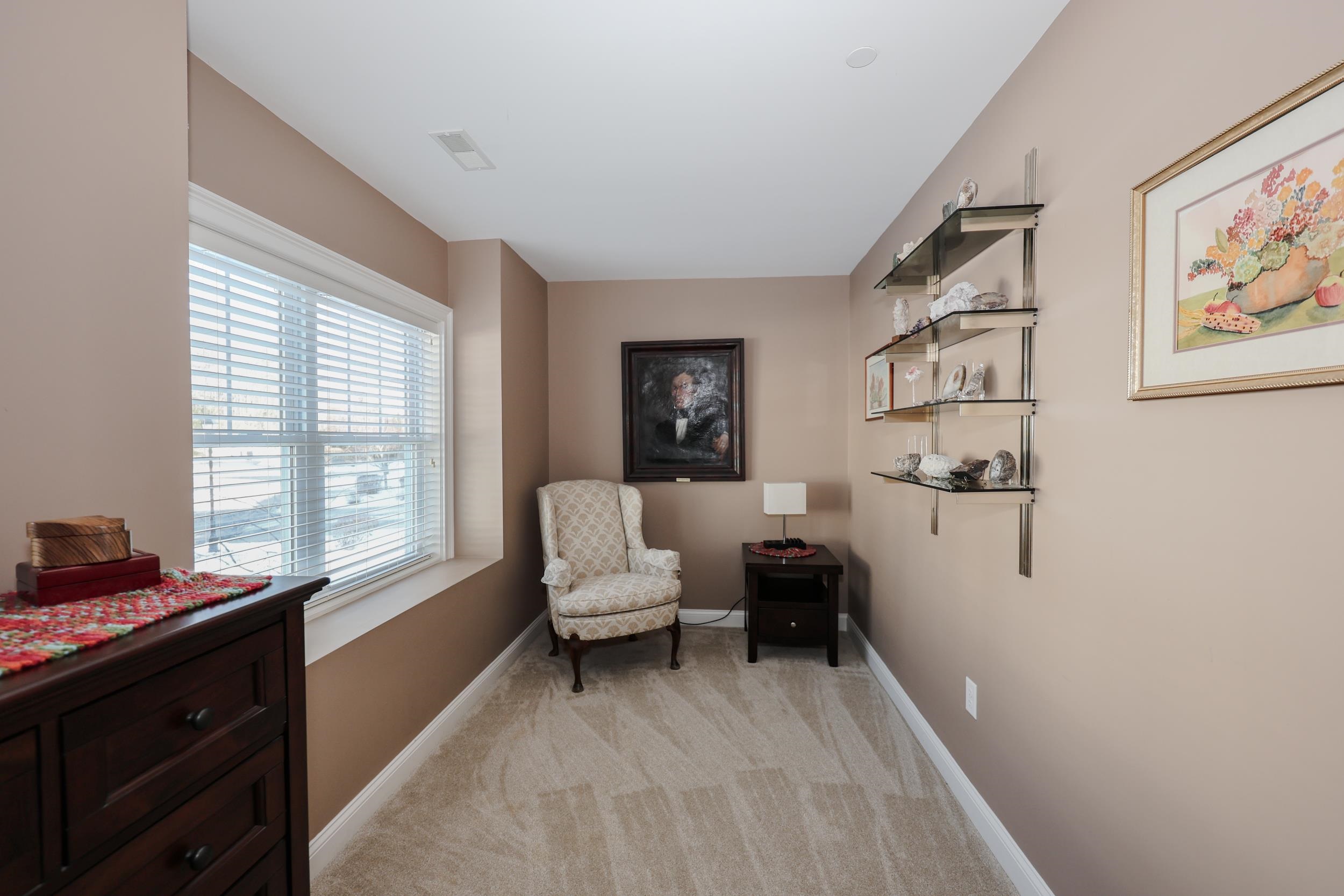 78 Woodview Way, Unit 78 Manchester, NH 03102 - Photo 19 of 46