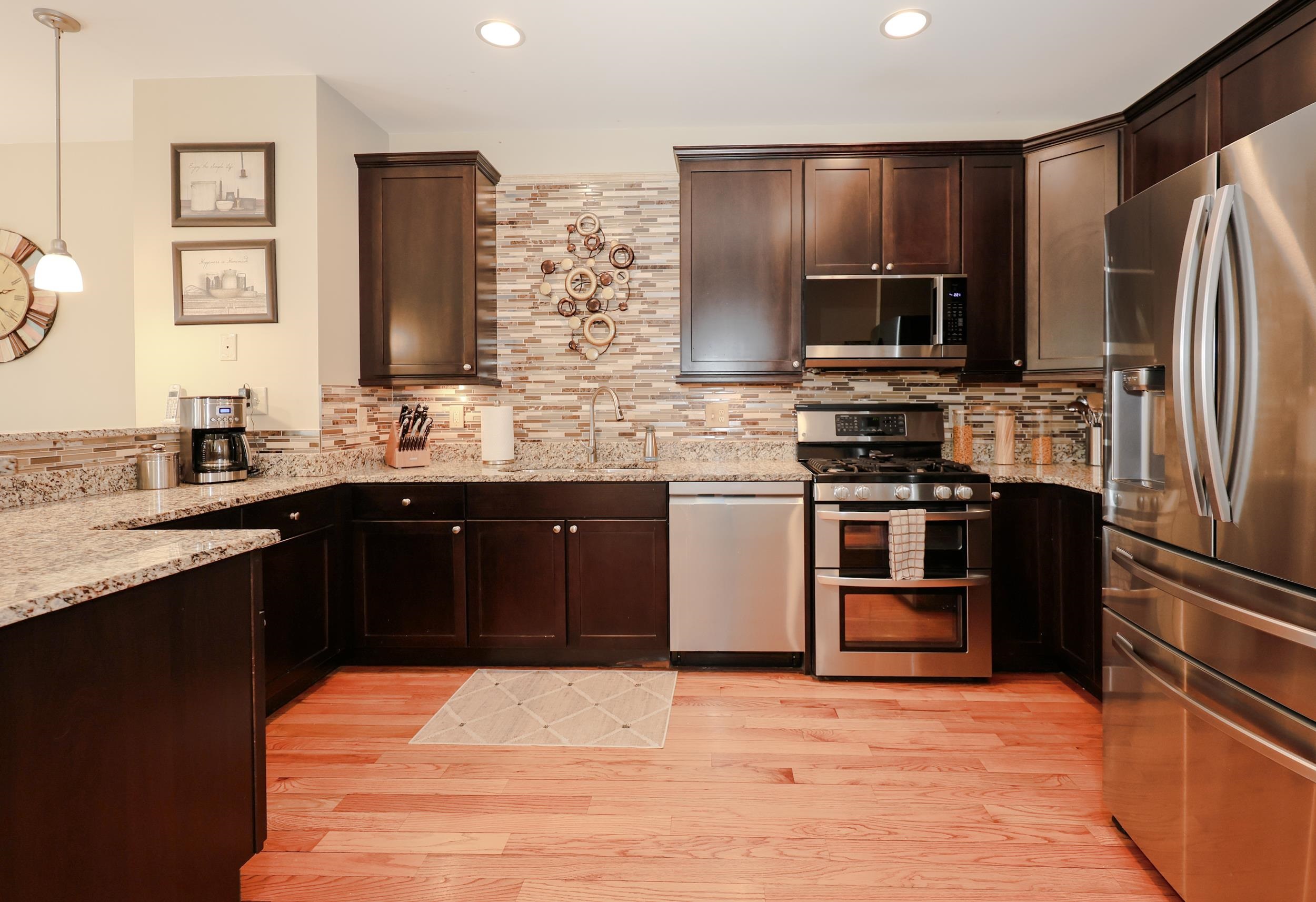 78 Woodview Way, Unit 78 Manchester, NH 03102 - Photo 5 of 46