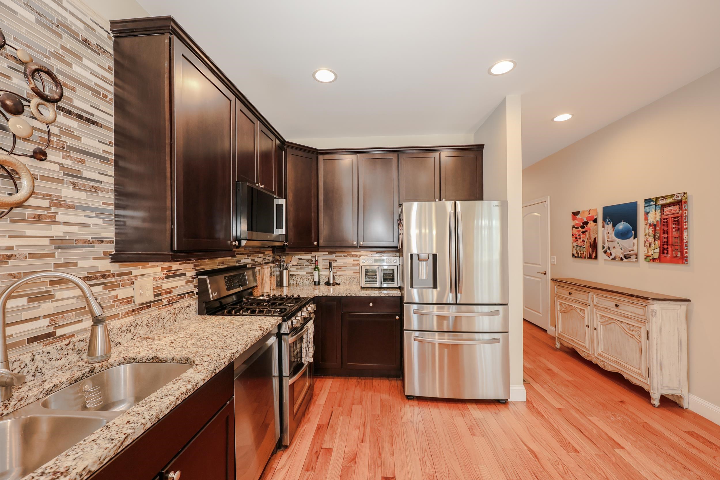 78 Woodview Way, Unit 78 Manchester, NH 03102 - Photo 6 of 46