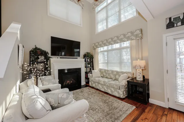 $525,000 | 78 Woodview Way, Unit 78, Manchester, NH 03102