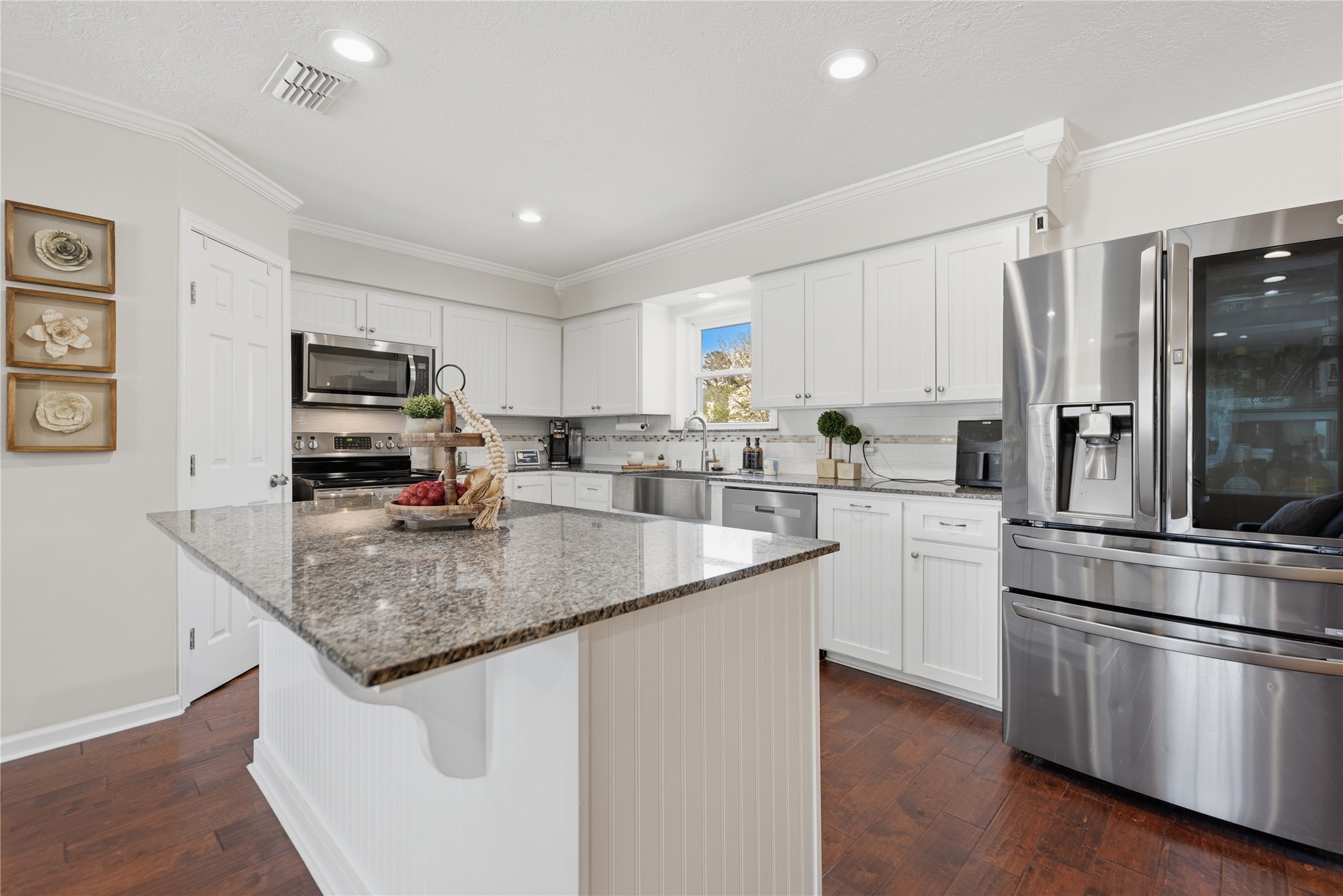 207 Briar Ridge Drive Bellville, TX 77418 - Photo 11 of 41 Kitchen Island