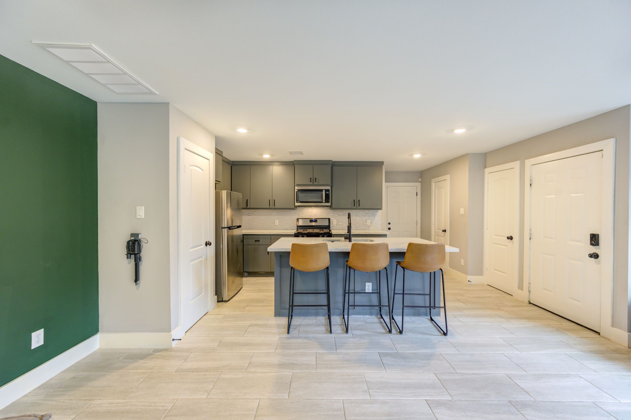 436 Owens Street Houston, TX 77029 - Photo 11 of 33 a living room with stainless steel appliances kitchen island granite countertop furniture and a refrigerator