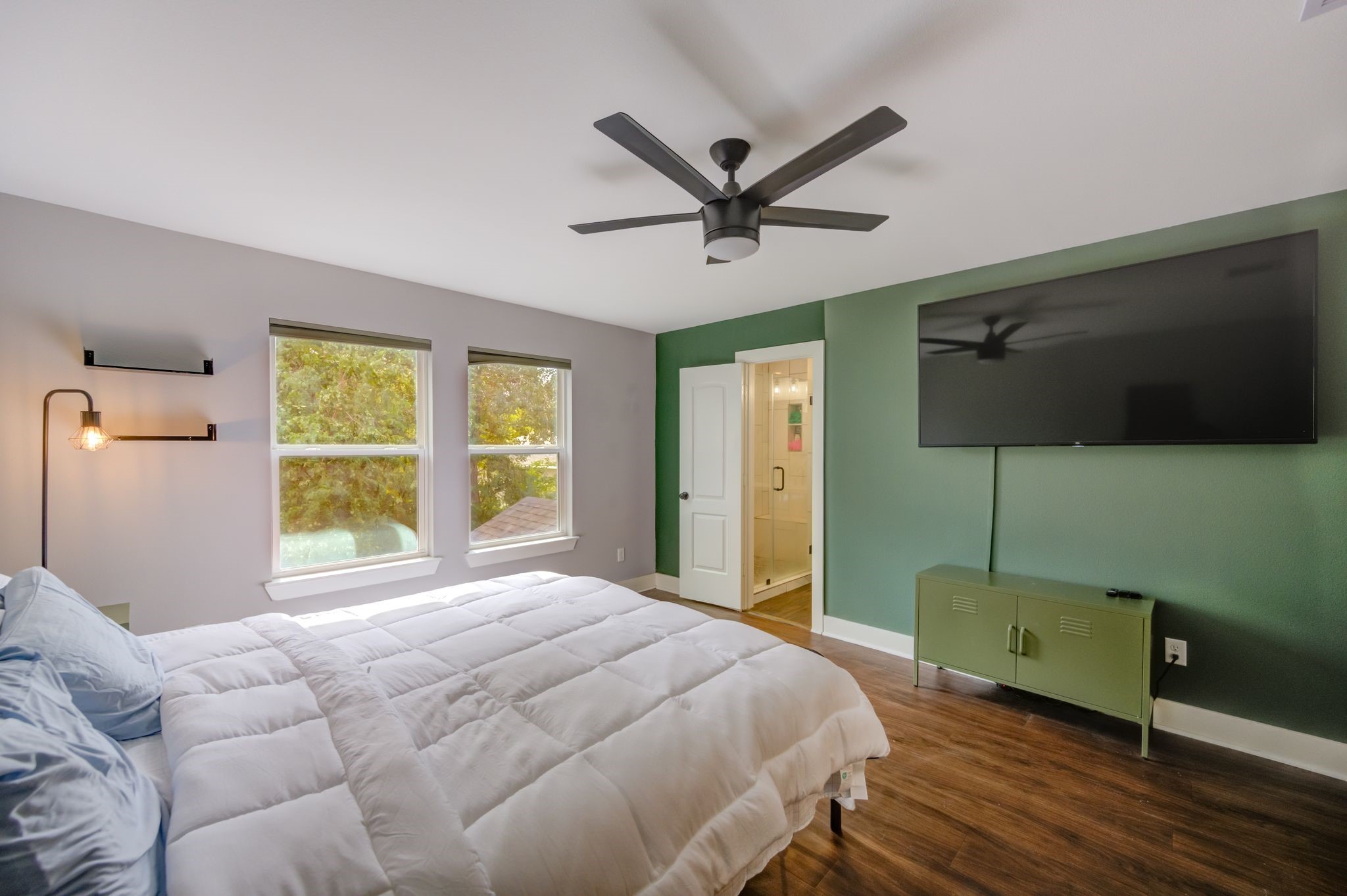 436 Owens Street Houston, TX 77029 - Photo 23 of 33 a bedroom with a bed and window