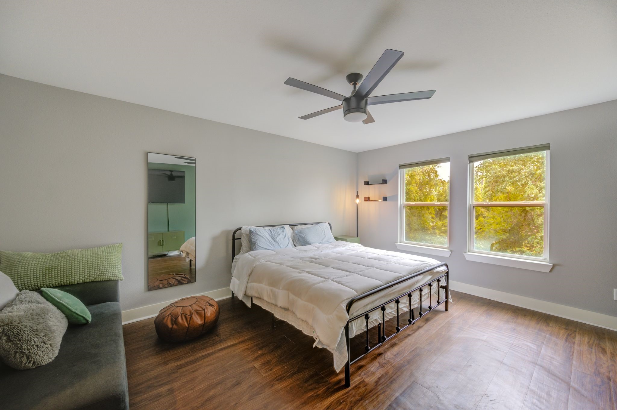 436 Owens Street Houston, TX 77029 - Photo 26 of 33 a bedroom with a bed table and a window