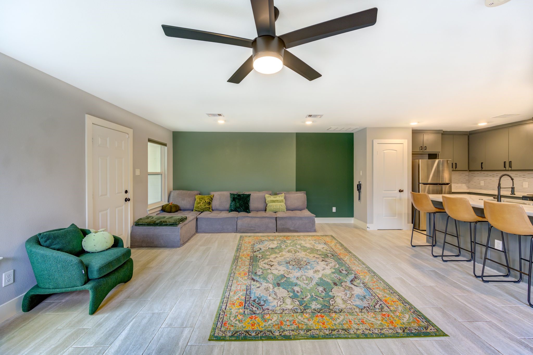 436 Owens Street Houston, TX 77029 - Photo 3 of 33 a living room with furniture rug and window