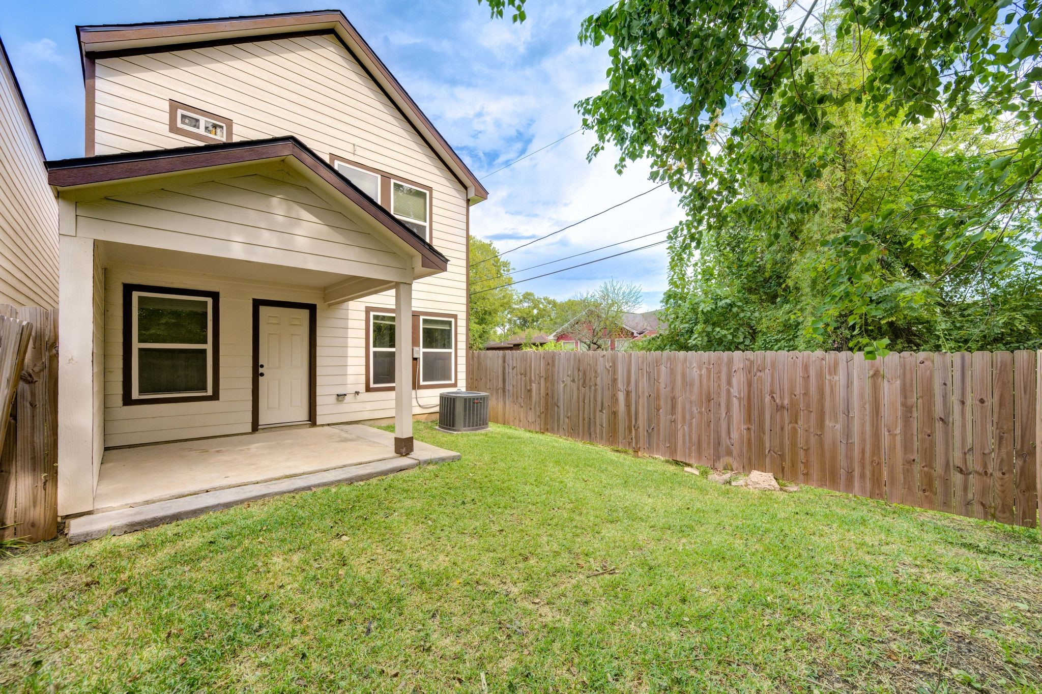 436 Owens Street Houston, TX 77029 - Photo 31 of 33 a front view of a house with garden