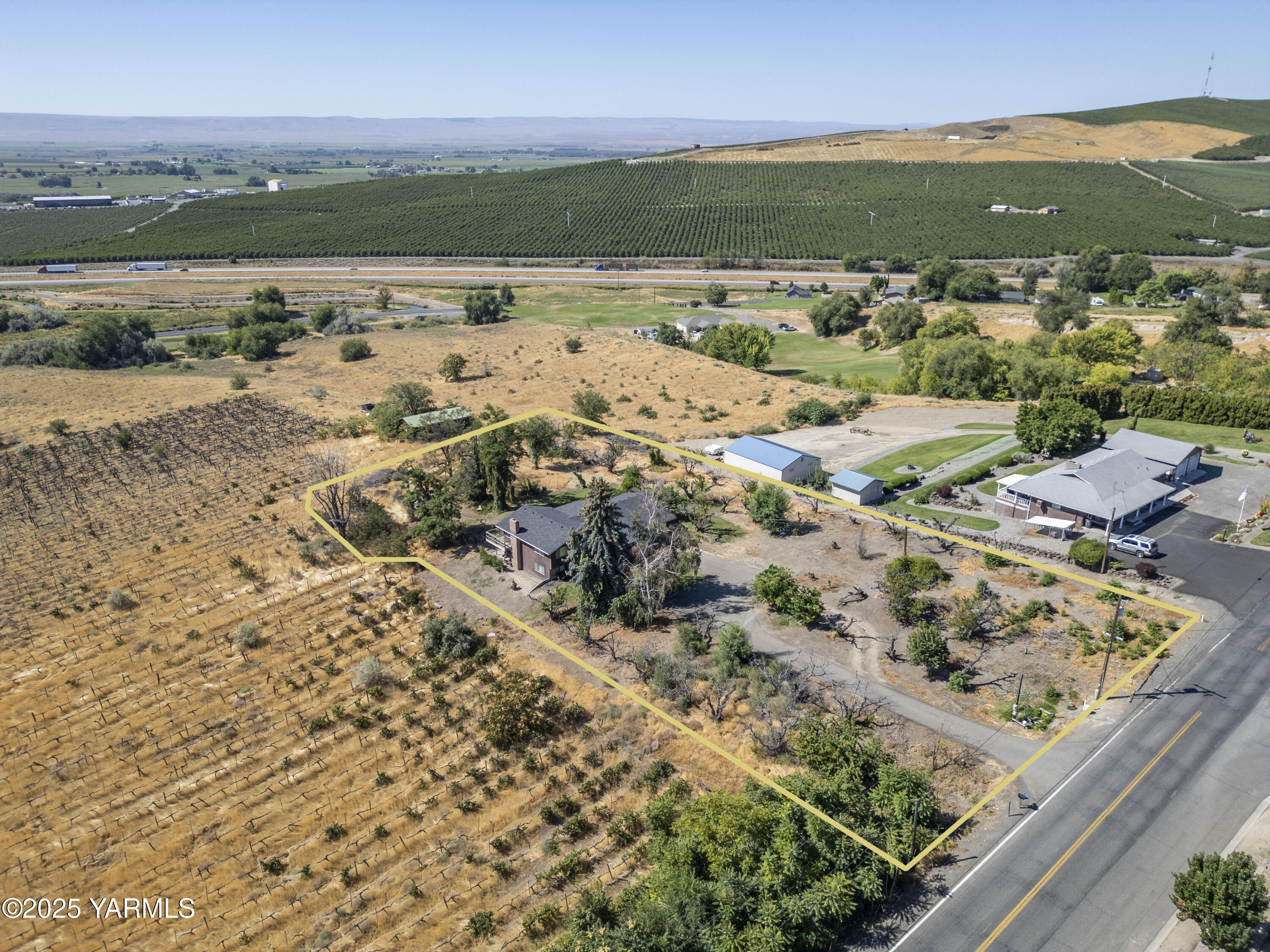 1381 West Riverside Avenue Sunnyside, WA 98944 - Photo 1 of 53 an aerial view of a city