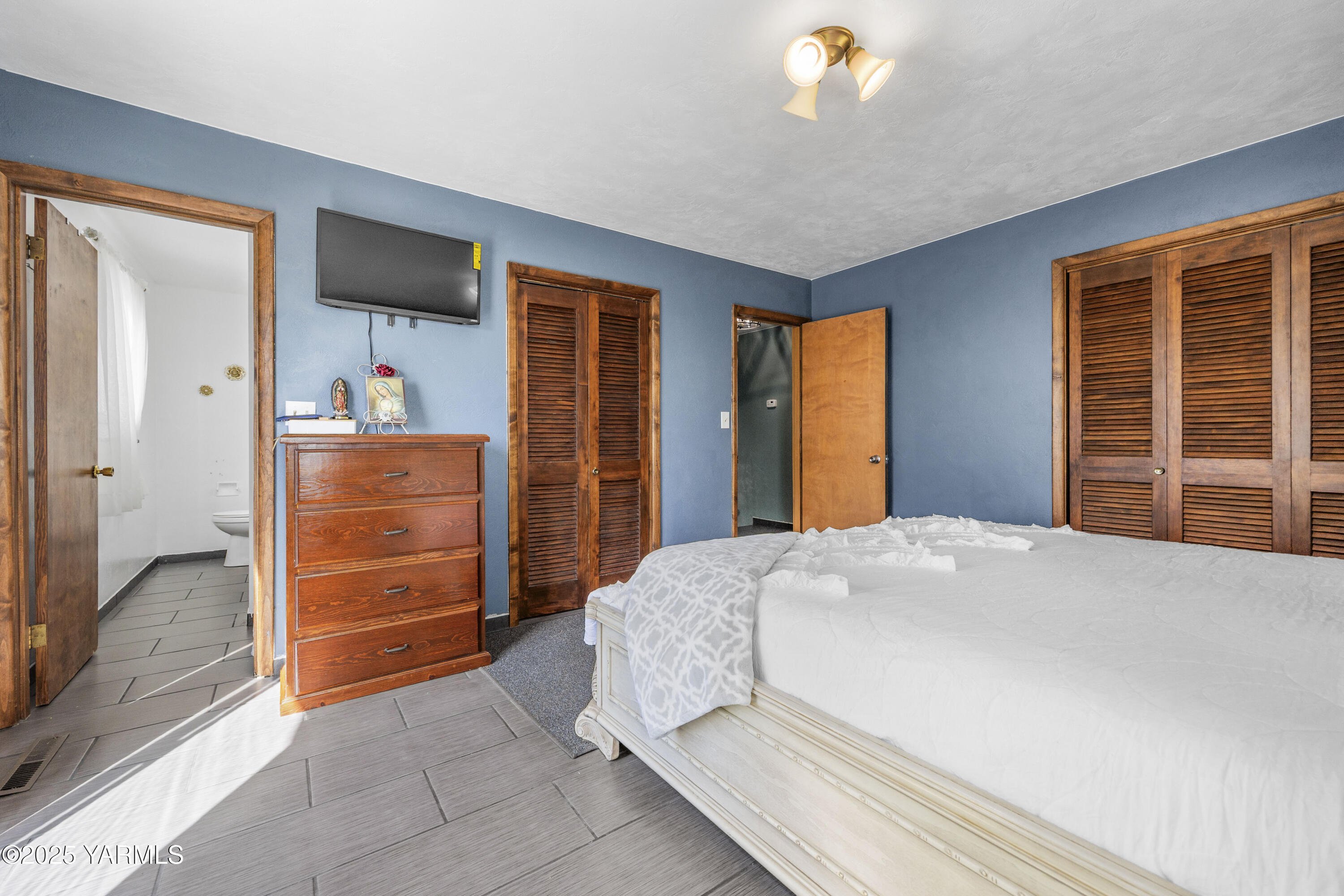 1381 West Riverside Avenue Sunnyside, WA 98944 - Photo 16 of 53 a bedroom with a bed and a window