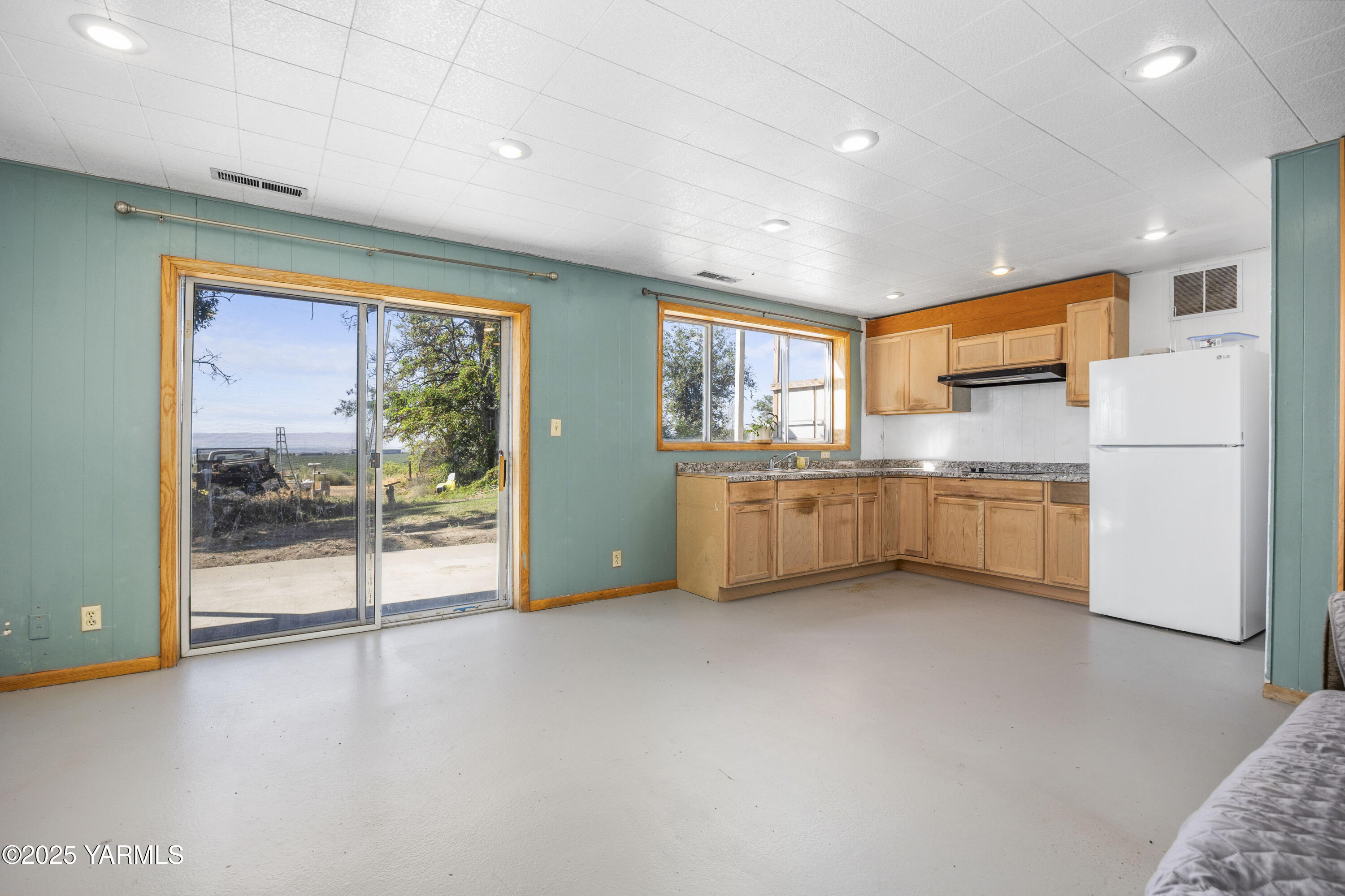 1381 West Riverside Avenue Sunnyside, WA 98944 - Photo 30 of 53 a kitchen with stainless steel appliances granite countertop a refrigerator a oven a sink with wooden cabinets and glass door