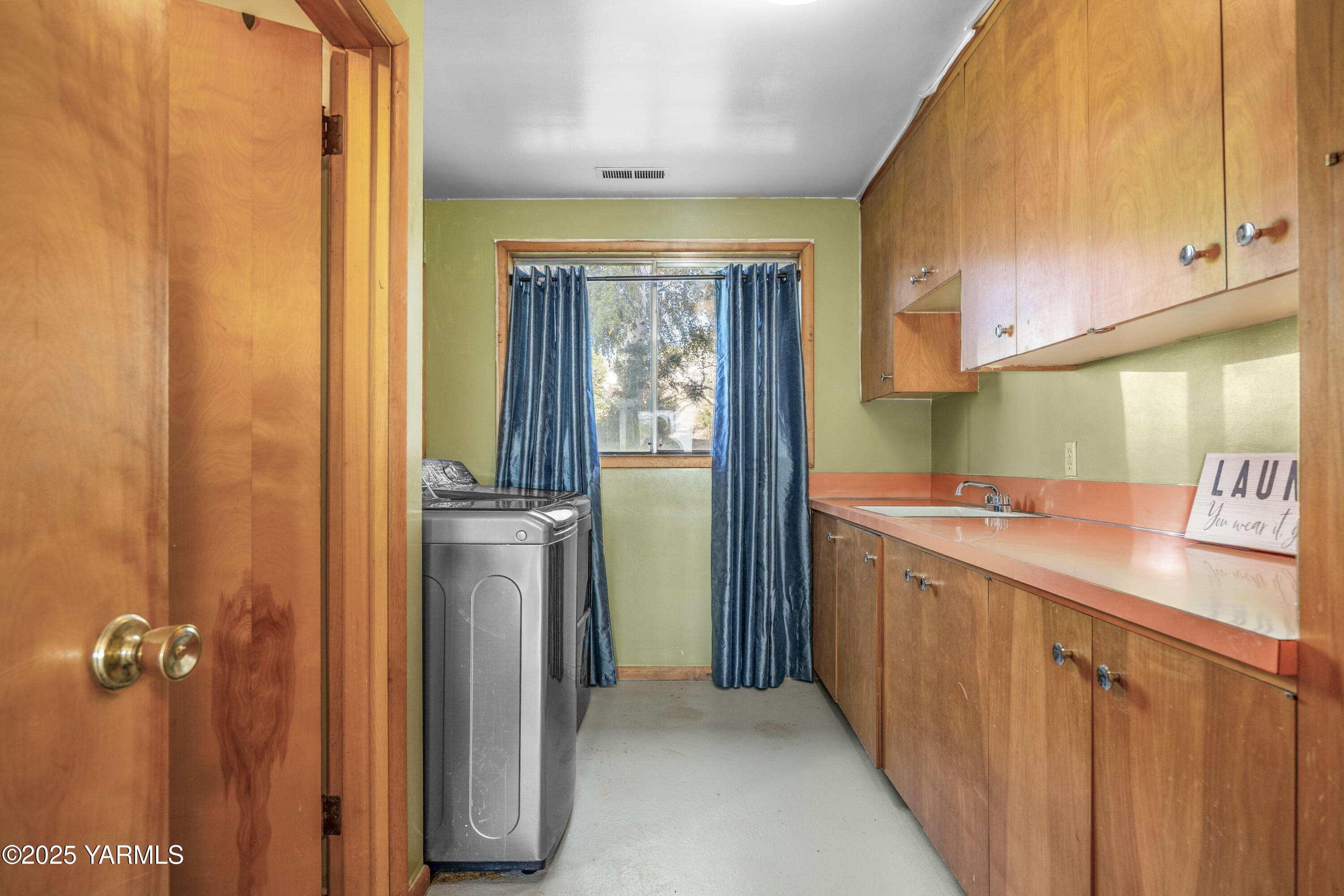 1381 West Riverside Avenue Sunnyside, WA 98944 - Photo 34 of 53 1381 Riverside Ave Unit A 8.24.25 53