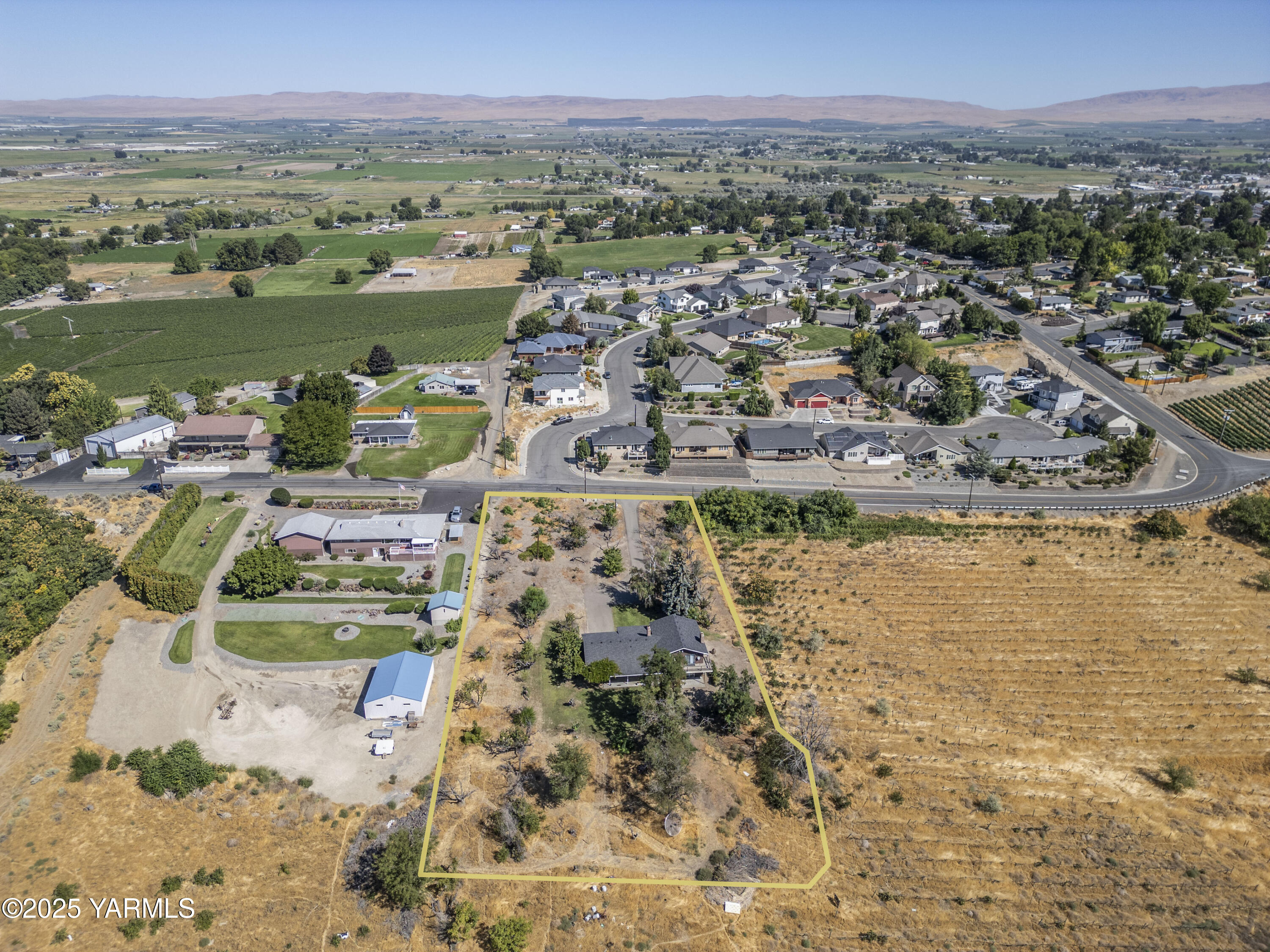 1381 West Riverside Avenue Sunnyside, WA 98944 - Photo 37 of 53 a view of a city with ocean view