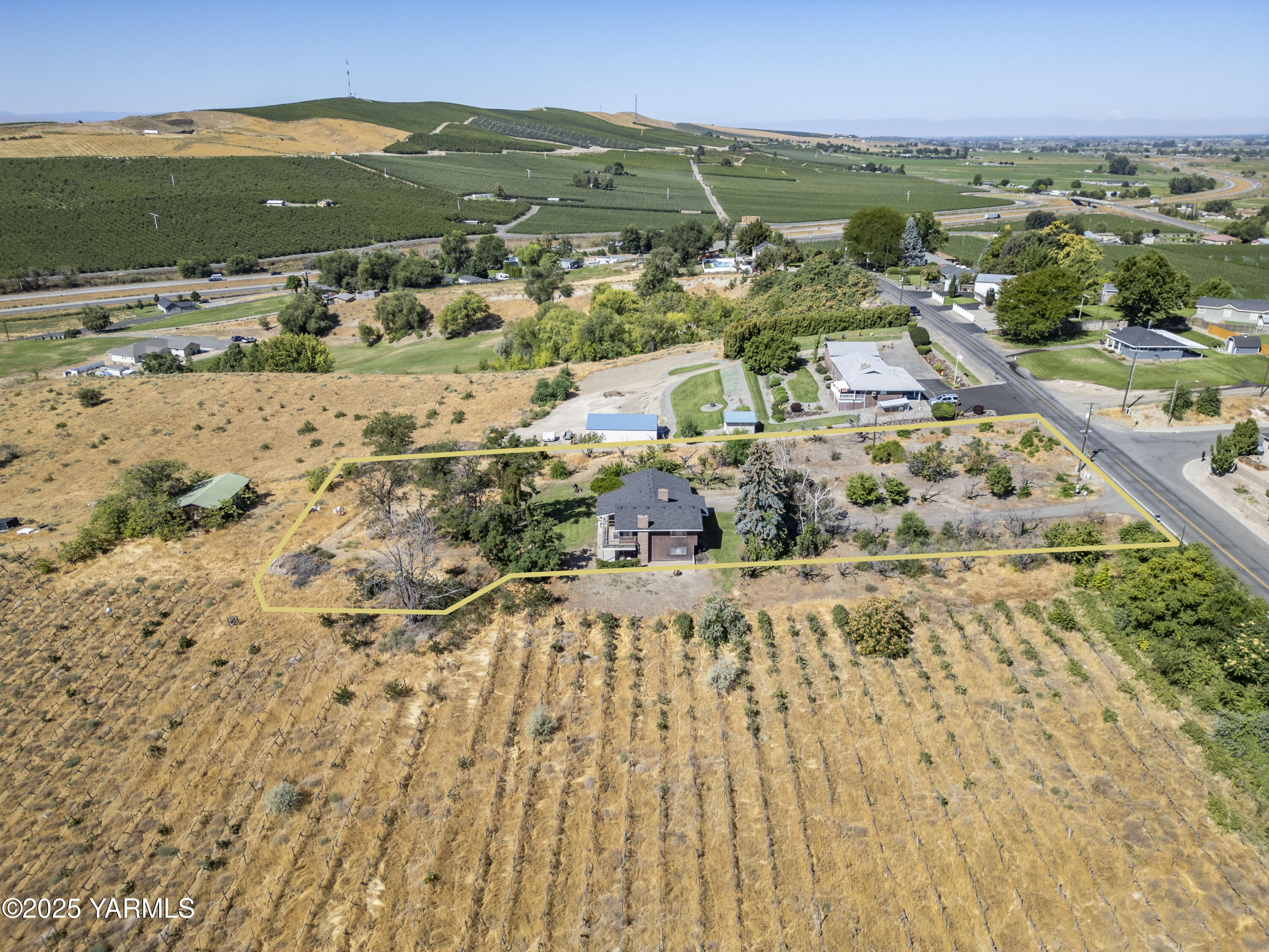 1381 West Riverside Avenue Sunnyside, WA 98944 - Photo 39 of 53 an aerial view of residential houses with outdoor space