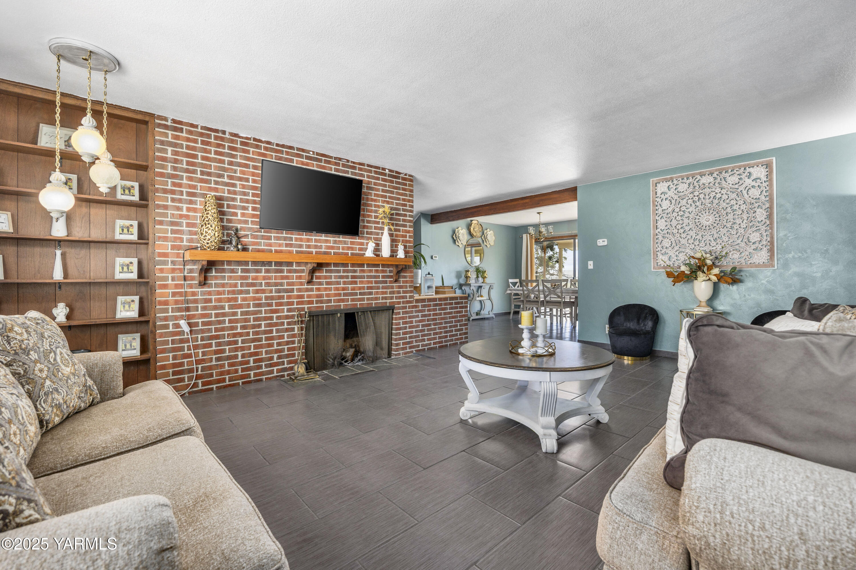 1381 West Riverside Avenue Sunnyside, WA 98944 - Photo 7 of 53 a living room with furniture and a flat screen tv