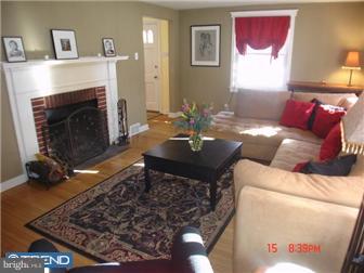 130 Fennerton Road Paoli, PA 19301 - Photo 2 of 11 Living Room