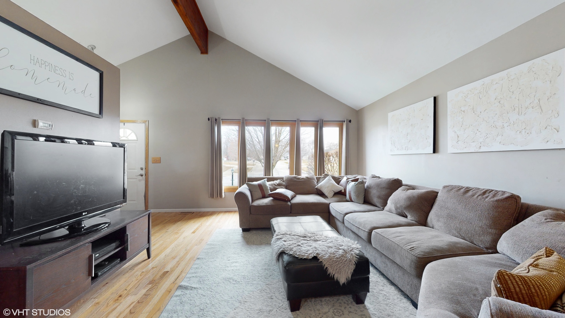 5054 Arrowhead Trace Oak Forest, IL 60452 - Photo 3 of 27 a living room with furniture and a flat screen tv