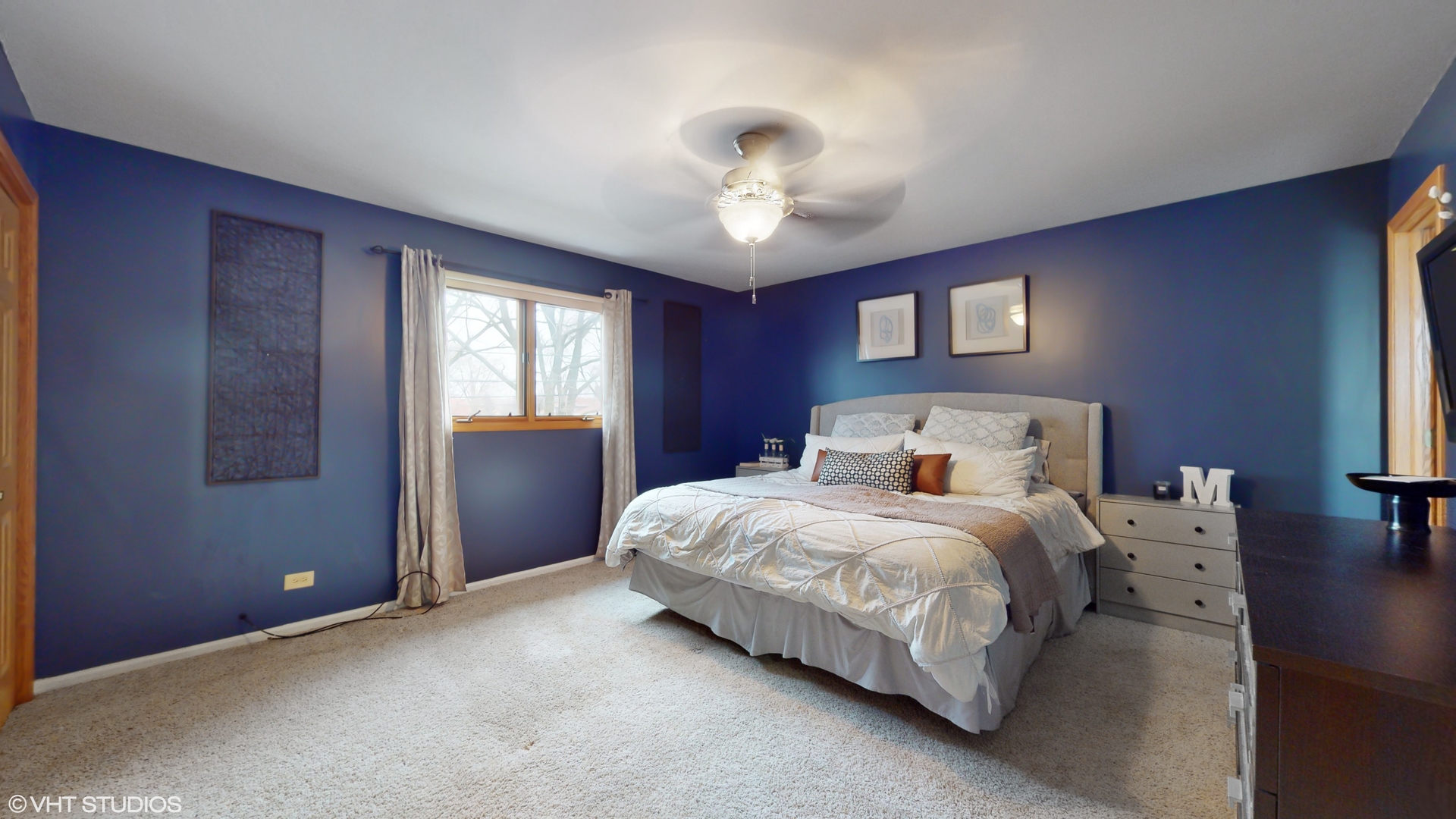 5054 Arrowhead Trace Oak Forest, IL 60452 - Photo 10 of 27 a bedroom with a bed and window