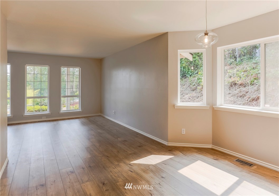 314 228th Street Southeast Bothell, WA 98021 - Photo 13 of 23