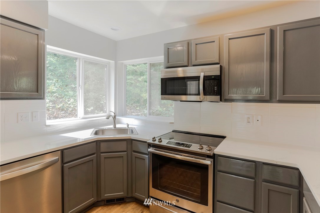 314 228th Street Southeast Bothell, WA 98021 - Photo 7 of 23