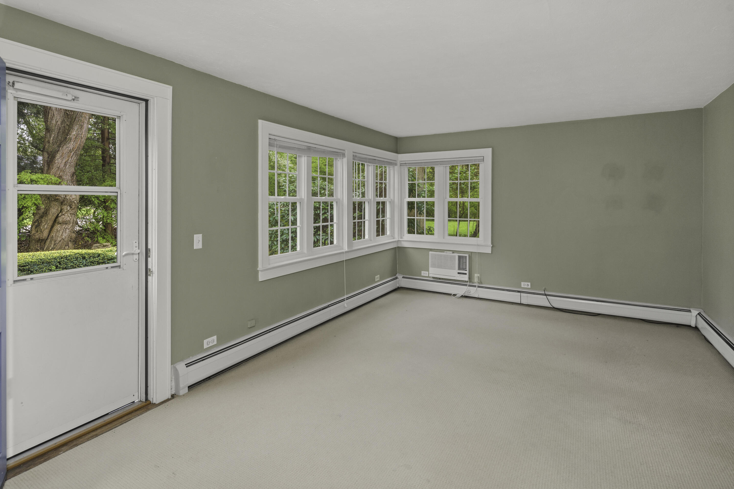 176 Michigan Road New Canaan, CT 06840 - Photo 31 of 42 Guest house family room